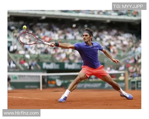 足球明星在社交媒体上分享的广告视频引发热议，展现运动与时尚的完美结合