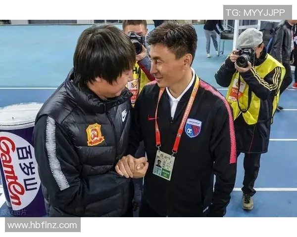 足球明星意外曝光偷袜子视频引发网友热议和调侃