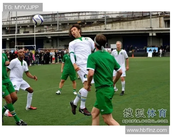 足球明星挑战李连杰经典动作模仿秀引发热议精彩瞬间回顾 足球明星挑战李连杰经典动作模仿秀引发热议精彩瞬间回顾