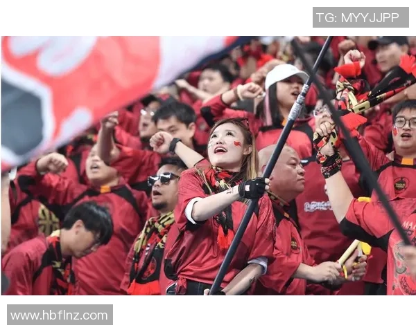 足球明星撩头发瞬间引发热议网友纷纷点赞评论热烈讨论魅力无限 足球明星撩头发瞬间引发热议网友纷纷点赞评论热烈讨论魅力无限