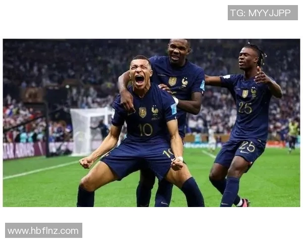 足球明星激情四射大力踢球瞬间精彩图片集锦展现运动魅力与风采