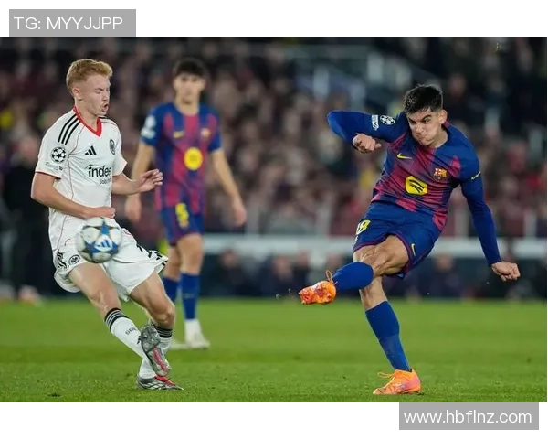 足球明星用足球反击对手瞬间集锦展现球场智慧与风采