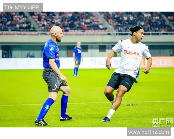 足球明星的家人齐聚球场展现球技家庭温馨时刻尽显运动魅力