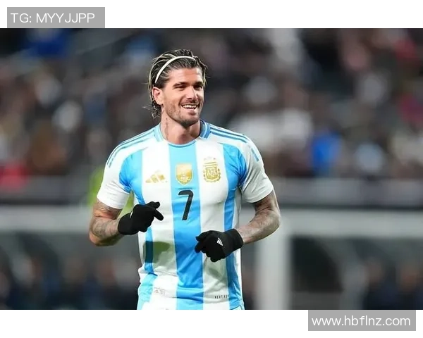 足球明星的浪漫主义情怀与绿茵场上的爱情故事交织的传奇人生